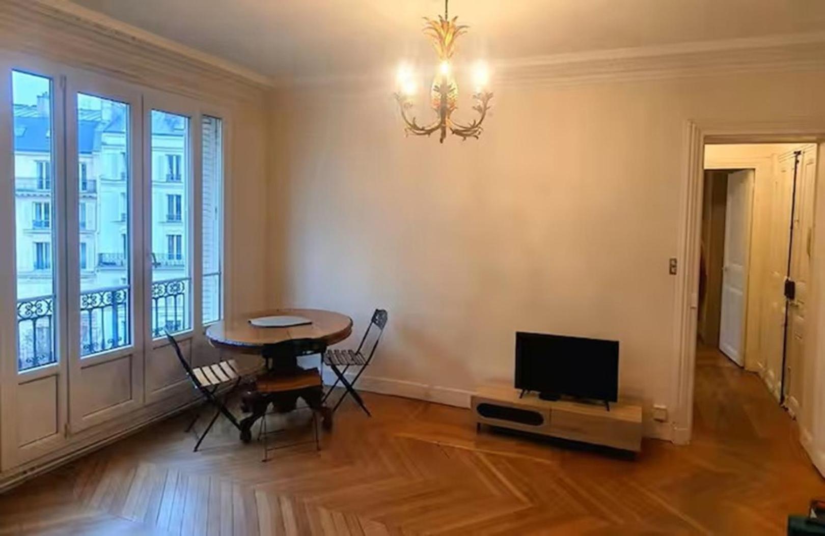Paris Defense Apartment